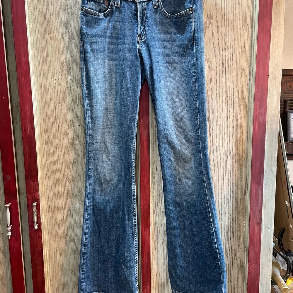 Levi's Women's Flare Jeans in Classic Blue